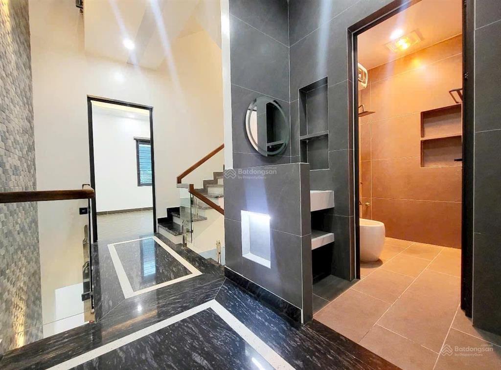 Nhà mặt ngõ phố tô hiệu  sân cổng riêng, full nội thất