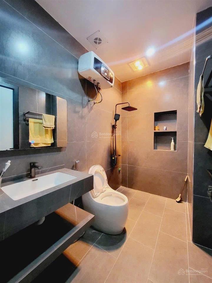 Nhà mặt ngõ phố tô hiệu  sân cổng riêng, full nội thất