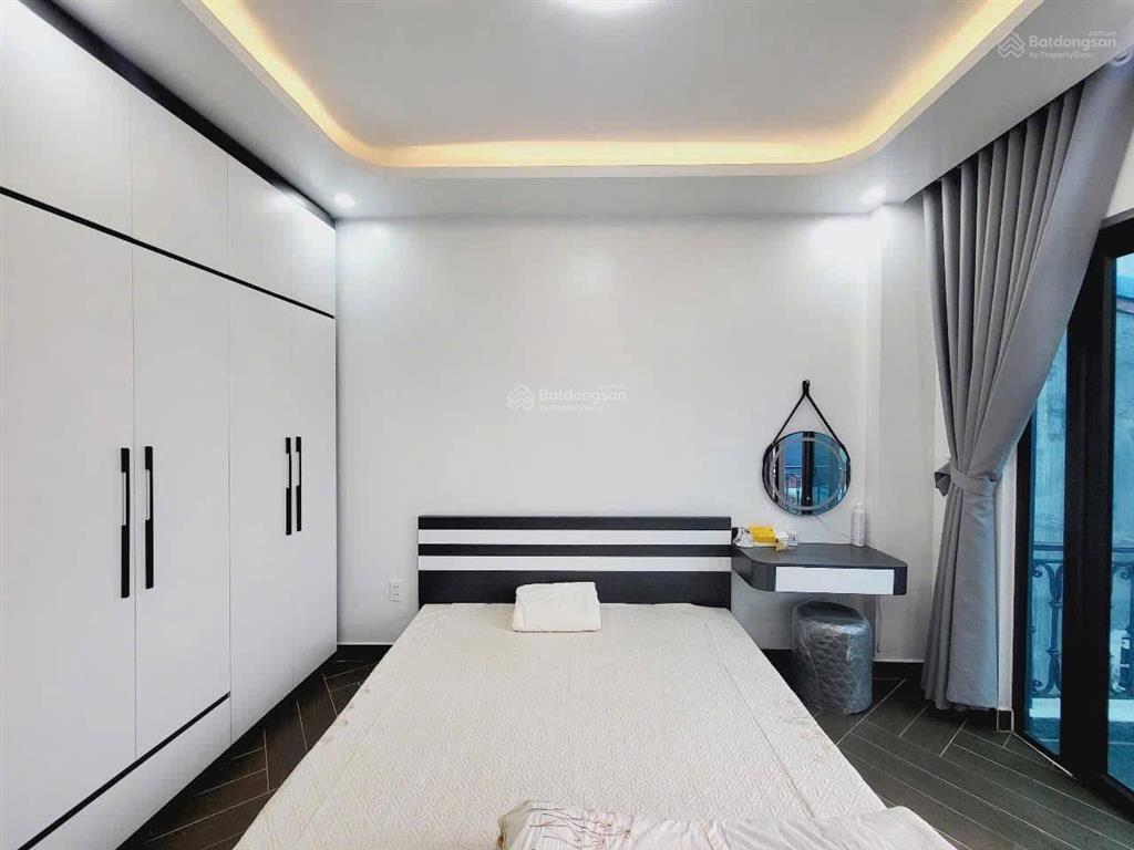 Nhà mặt ngõ phố tô hiệu  sân cổng riêng, full nội thất