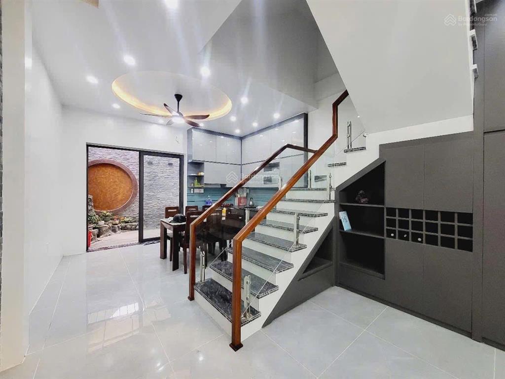 Nhà mặt ngõ phố tô hiệu  sân cổng riêng, full nội thất