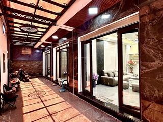 Hơn 3 tỷ có nhà đẹp xây mới trần nguyên hãn  sân chung để xe rộng rãi