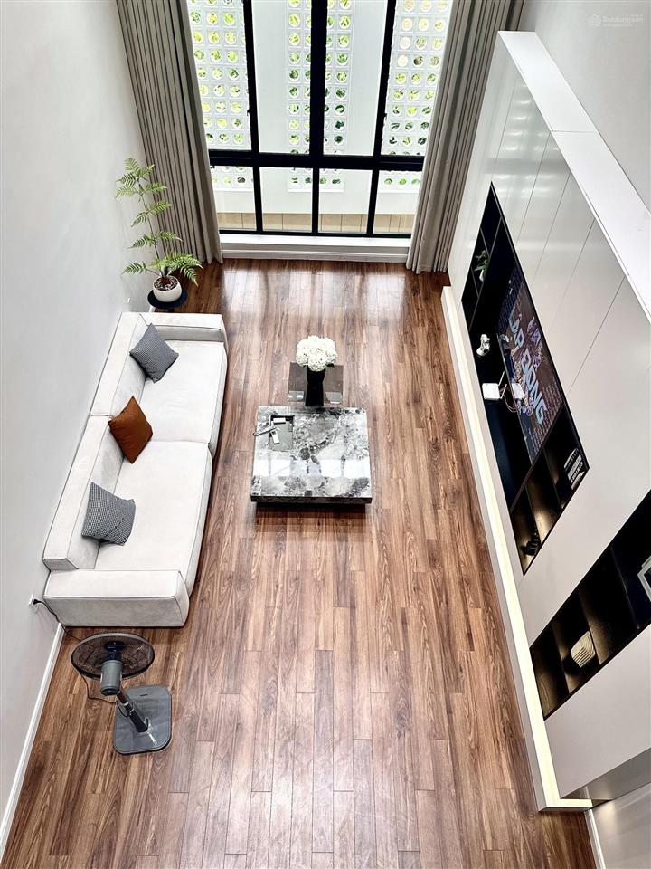 Mặt đường 6 tầng full nội thất tuyến 2 hồ sen  điểm kinh doanh buôn bán, mở showroom, văn phòng