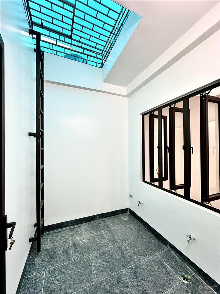 Nhà 4 tầng đẹp mà giá hời khu tái định cư vinhomes riverside  hồng bàng  ô tô đỗ cửa