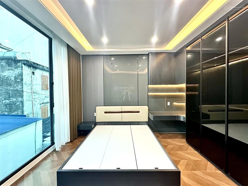 Nhà đẹp vườn hồng diện tích rộng, ô tô đỗ cửa