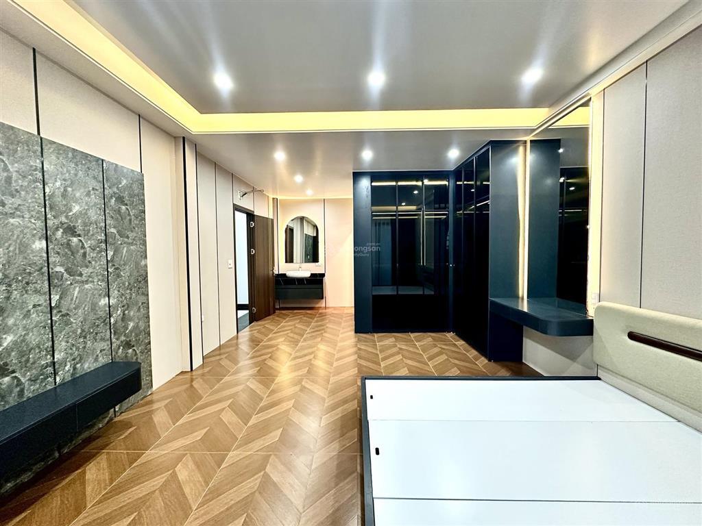 Nhà đẹp vườn hồng diện tích rộng, ô tô đỗ cửa
