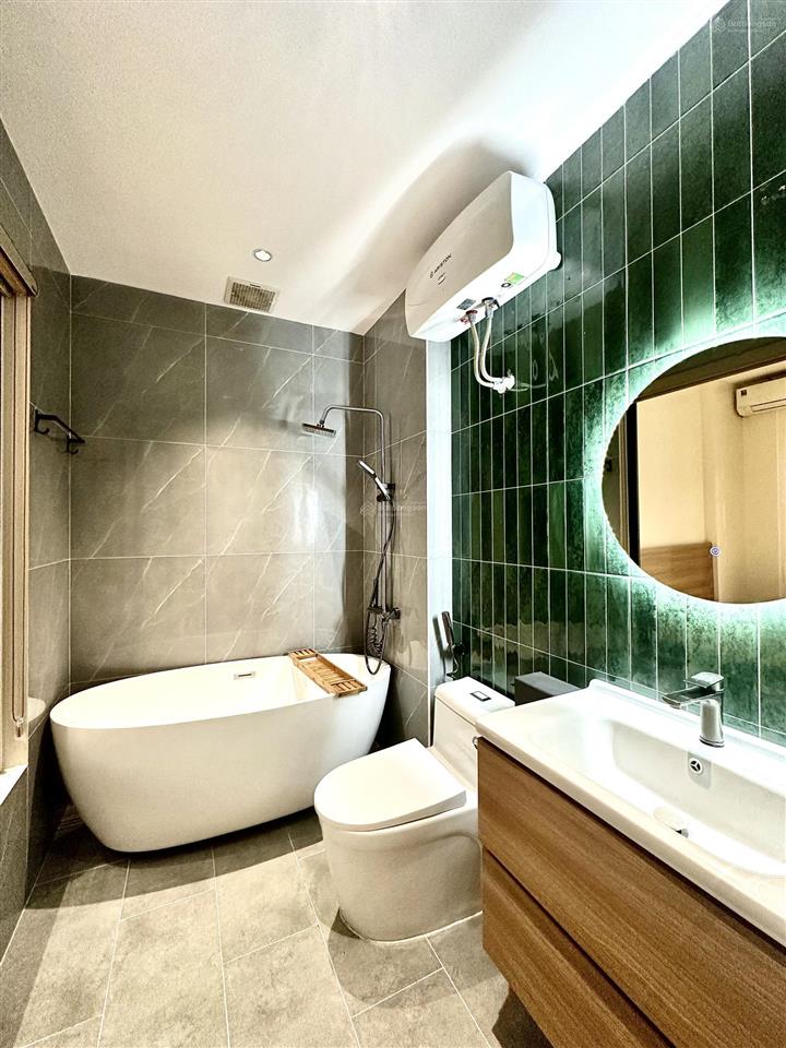 Nhà đẹp trần nguyên hãn ngõ nông sân cổng riêng full nội thất