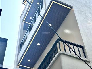 Nhà đẹp trần nguyên hãn ngõ nông sân cổng riêng full nội thất