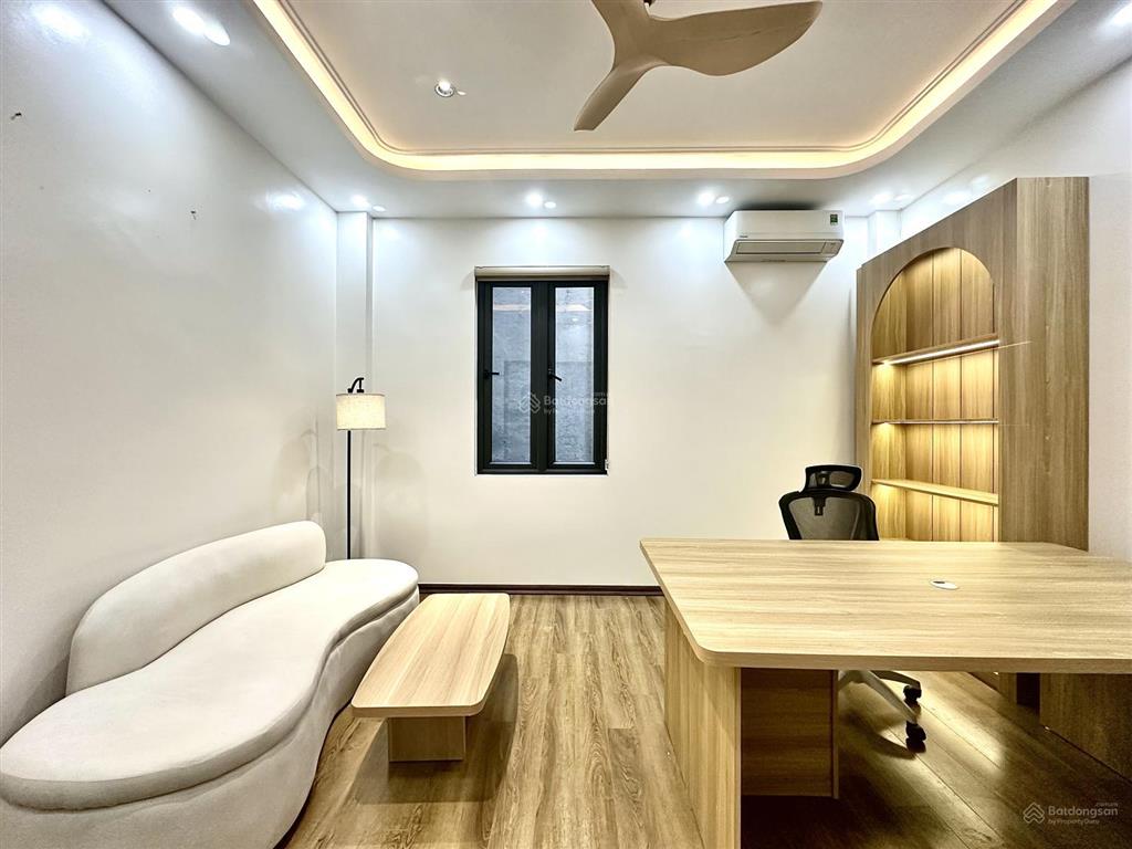 Nhà đẹp trần nguyên hãn ngõ nông sân cổng riêng full nội thất
