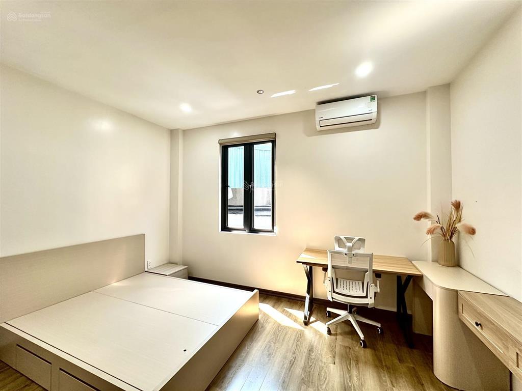 Nhà đẹp trần nguyên hãn ngõ nông sân cổng riêng full nội thất