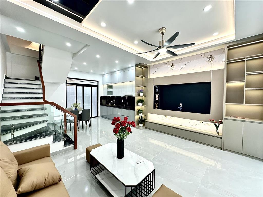 Nhà mặt ngõ miếu hai xã cách mặt đường chỉ 20m