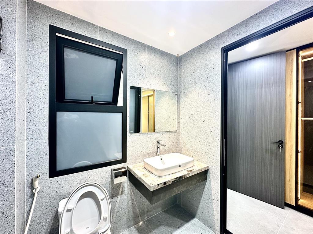 Nhà hiện đại đẹp 7 tầng thang máy full nội thất lê lai
