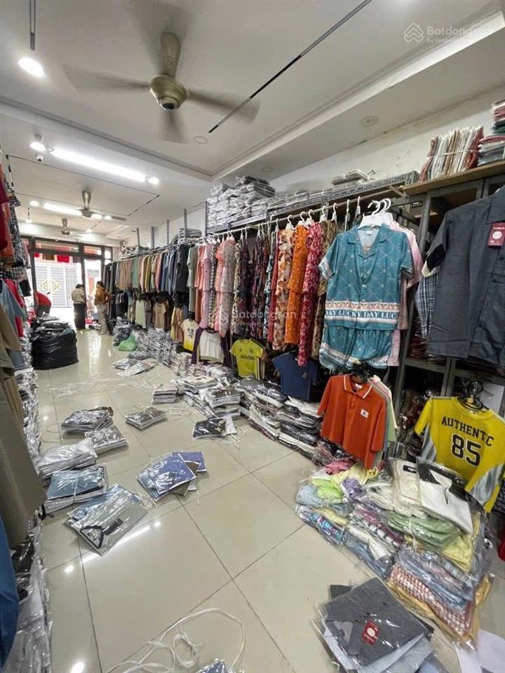 Bán nhà mặt tiền đường hồng lạc