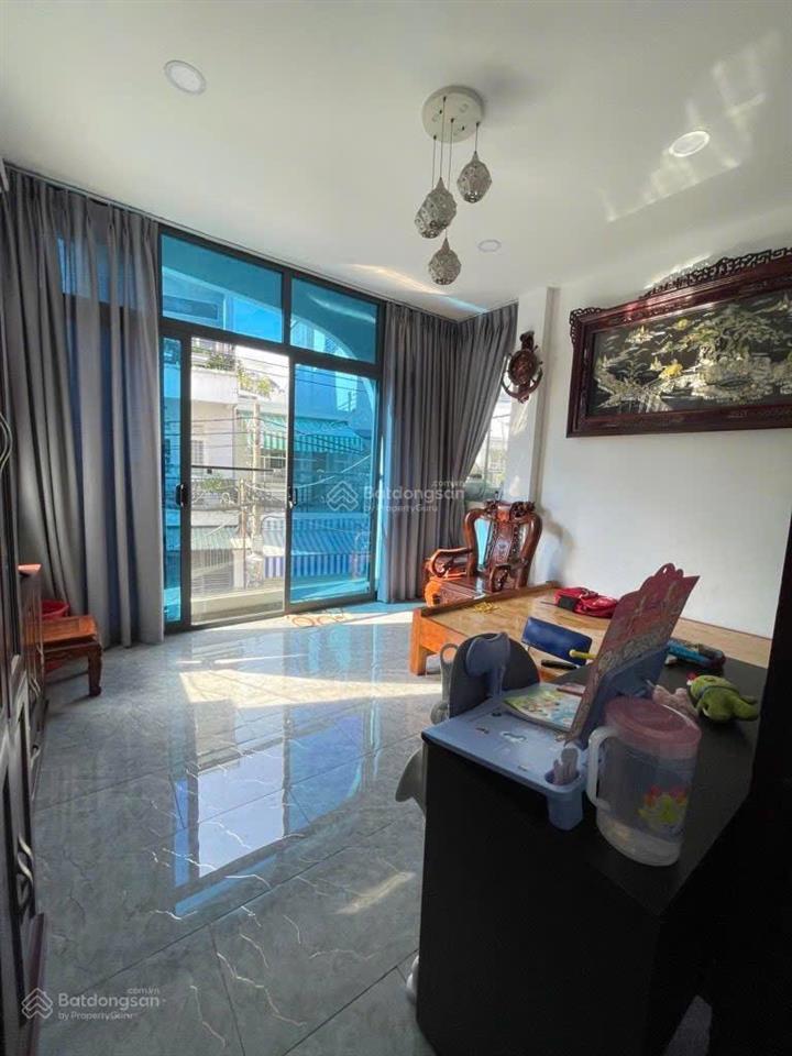 Bán nhà mặt tiền đường hồng lạc