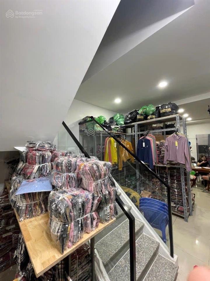 Bán nhà mặt tiền đường hồng lạc