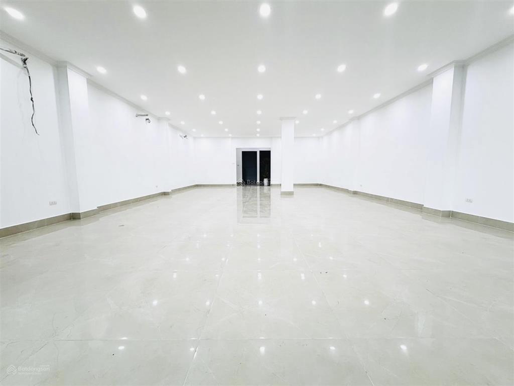 Không dính quy hoạch. mặt phố nghiêm xuân yêm  toà văn phòng 122m2  7t  mặt tiền 8m giá 62,5tỷ