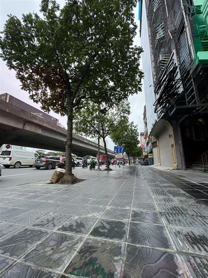 Không dính quy hoạch. mặt phố nghiêm xuân yêm  toà văn phòng 122m2  7t  mặt tiền 8m giá 62,5tỷ