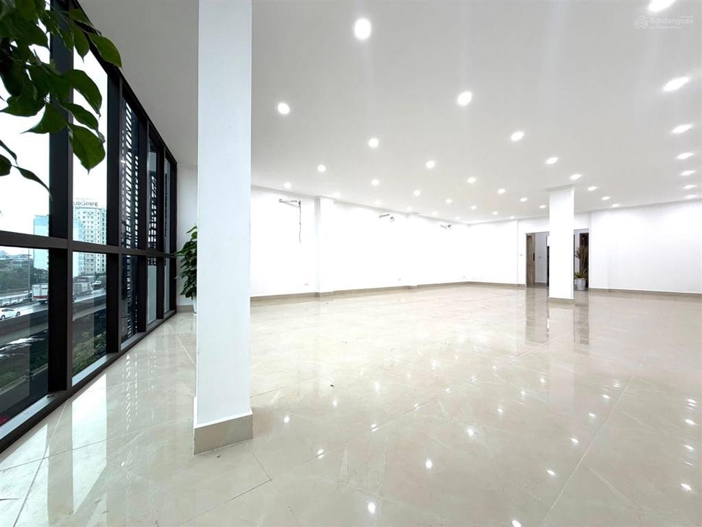 Không dính quy hoạch. mặt phố nghiêm xuân yêm  toà văn phòng 122m2  7t  mặt tiền 8m giá 62,5tỷ