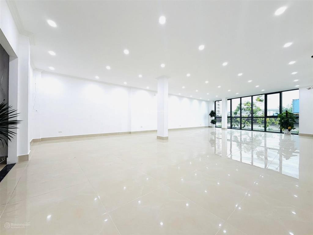 Không dính quy hoạch. mặt phố nghiêm xuân yêm  toà văn phòng 122m2  7t  mặt tiền 8m giá 62,5tỷ