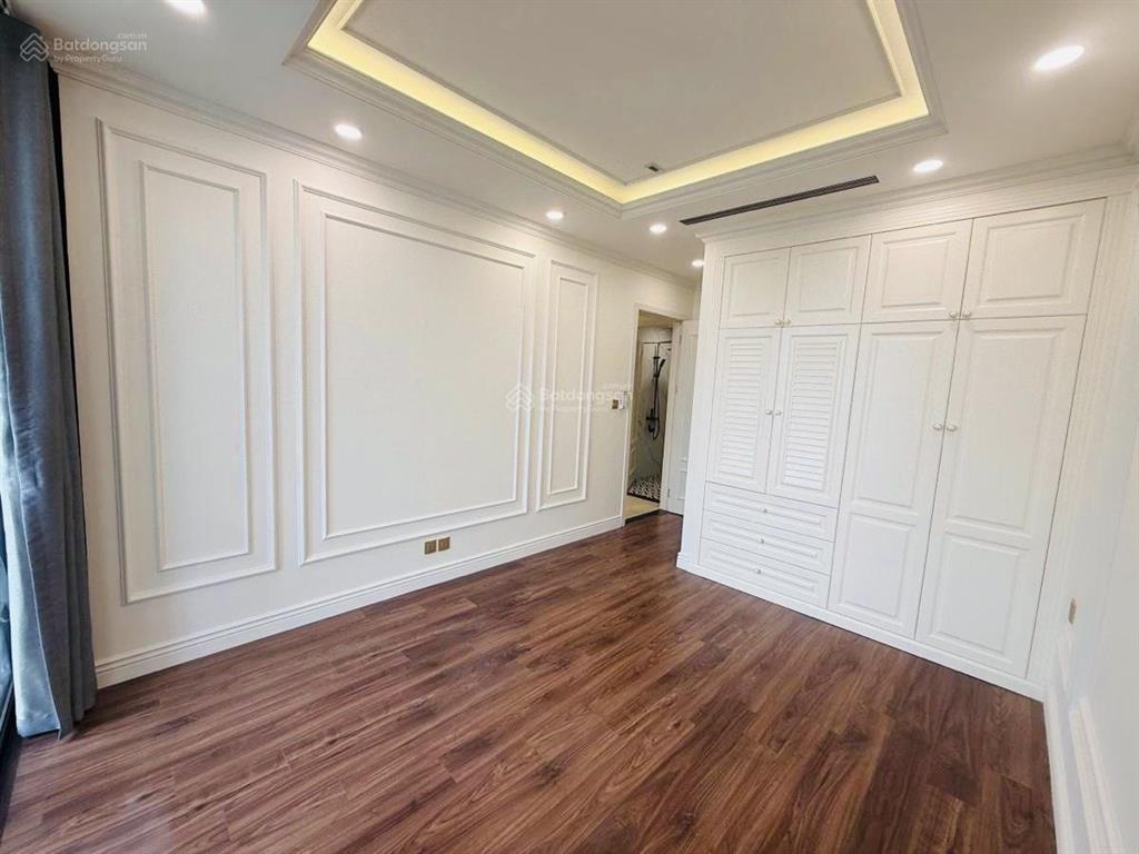 Cần bán gấp  căn hộ 3 ngủ 2 wc tầng trung view thoáng  dt 115m, 12,8 tỷ tl