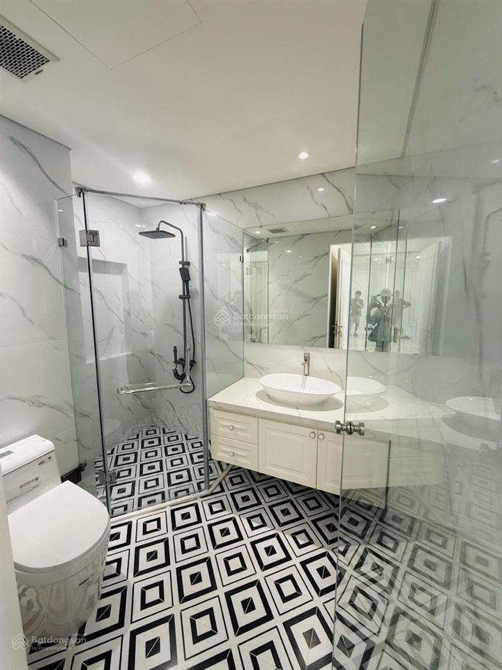 Cần bán gấp  căn hộ 3 ngủ 2 wc tầng trung view thoáng  dt 115m, 12,8 tỷ tl