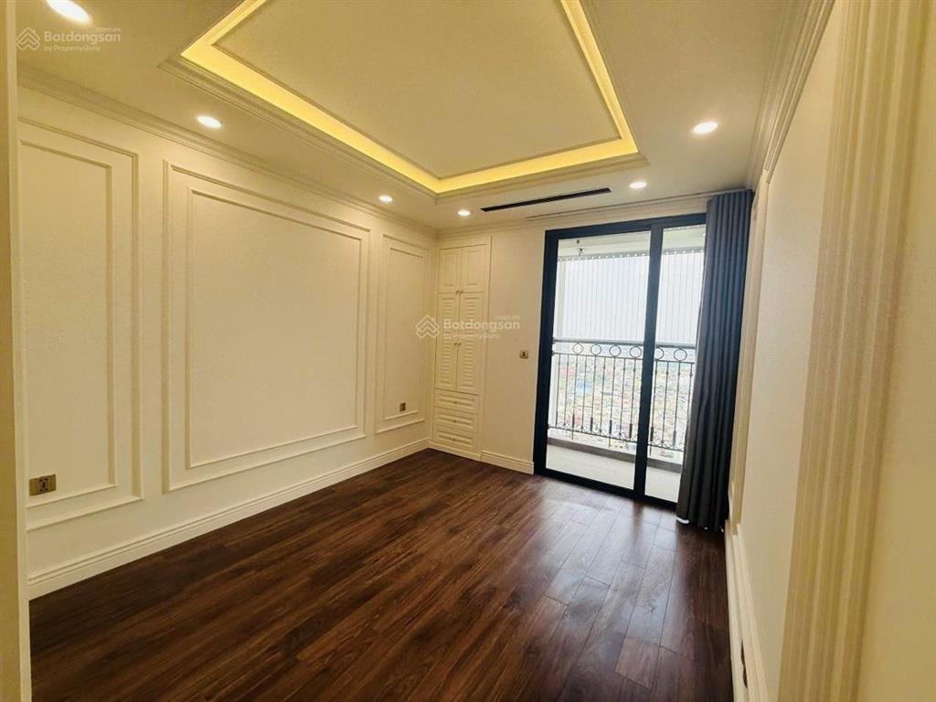 Cần bán gấp  căn hộ 3 ngủ 2 wc tầng trung view thoáng  dt 115m, 12,8 tỷ tl