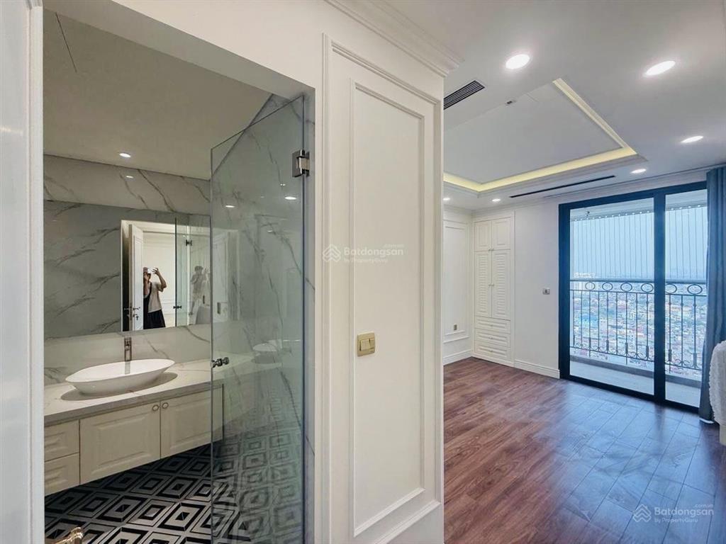 Cần bán gấp  căn hộ 3 ngủ 2 wc tầng trung view thoáng  dt 115m, 12,8 tỷ tl