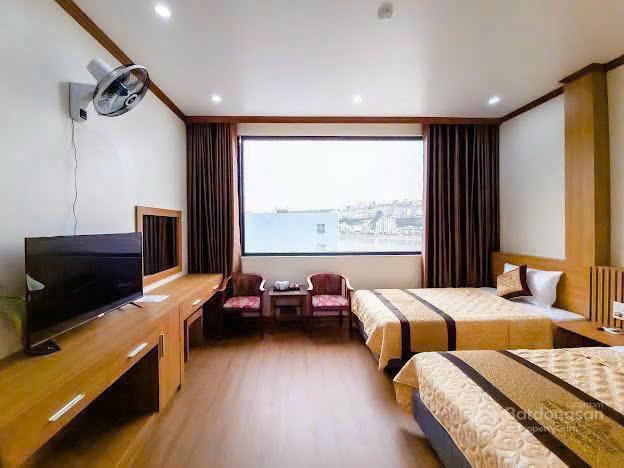 Bán khách sạn bãi cháy hạ long 8 tầng 30 phòng gần hồ hùng thắng giá 32 tỷ