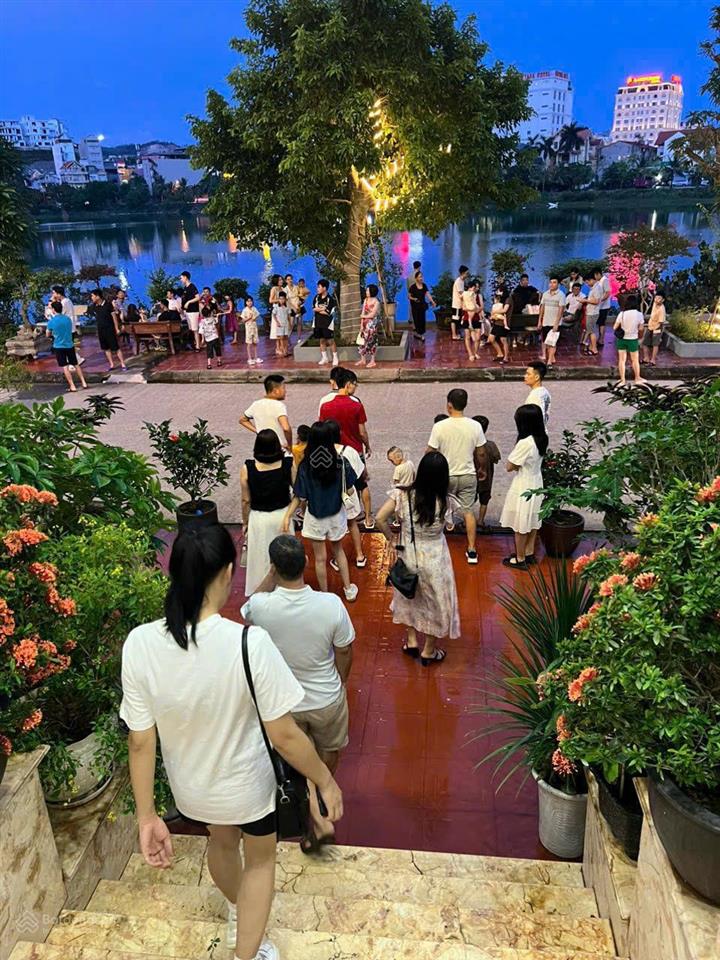 Cần bán gấp khách sạn mini trung tâm bãi cháy, quảng ninh
