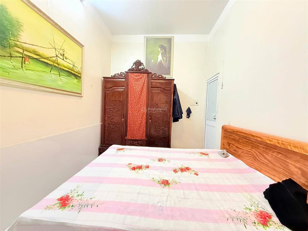 Bán nhà đội cấn ba đình dt 200m x 3tx mt 13m giá 65 tỷ có thương lượng