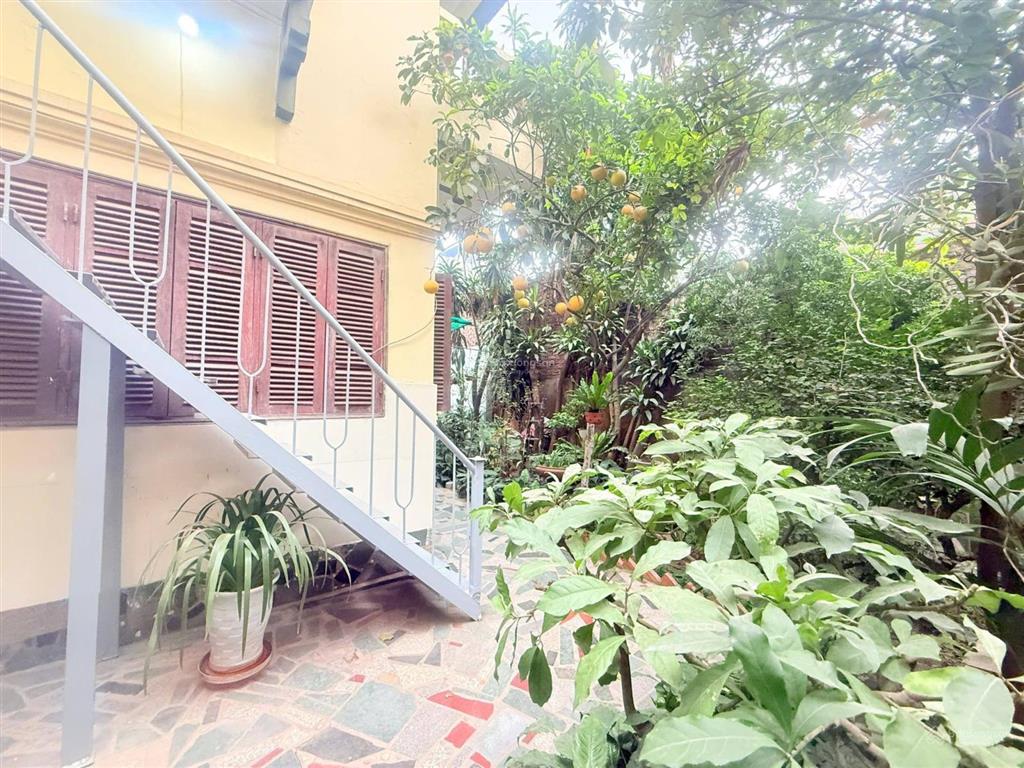 Bán nhà đội cấn ba đình dt 200m x 3tx mt 13m giá 65 tỷ có thương lượng