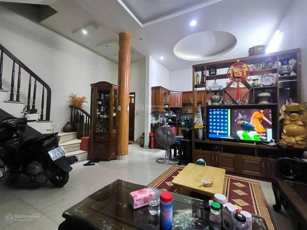 Bán nhà đội cấn ba đình dt 42m x 4t x mt 6m giá 15,5 tỷ có thương lượng