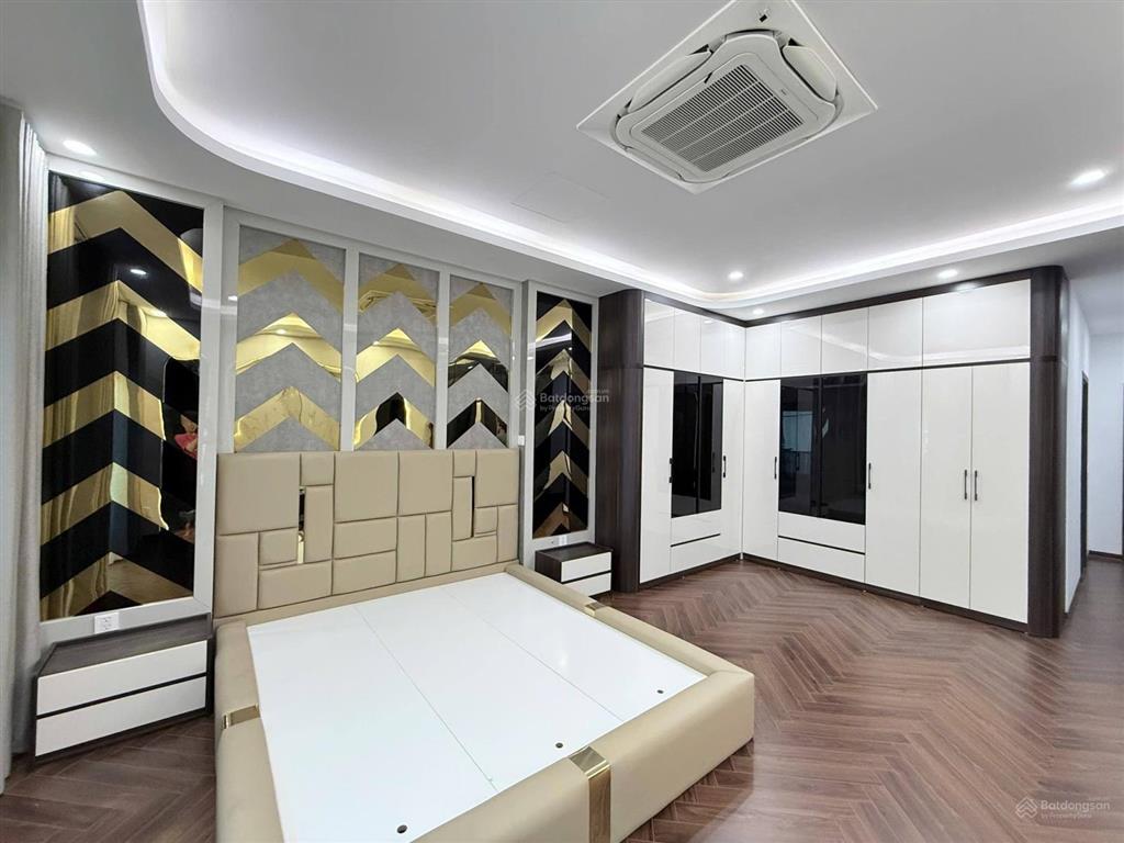 Bán nhà nguyễn văn cừ long biên dt 76m x 7t x mt 4,7m giá 26,5 tỷ có thương lượng