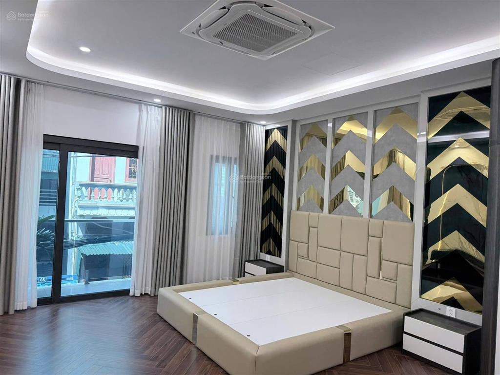 Bán nhà nguyễn văn cừ long biên dt 76m x 7t x mt 4,7m giá 26,5 tỷ có thương lượng