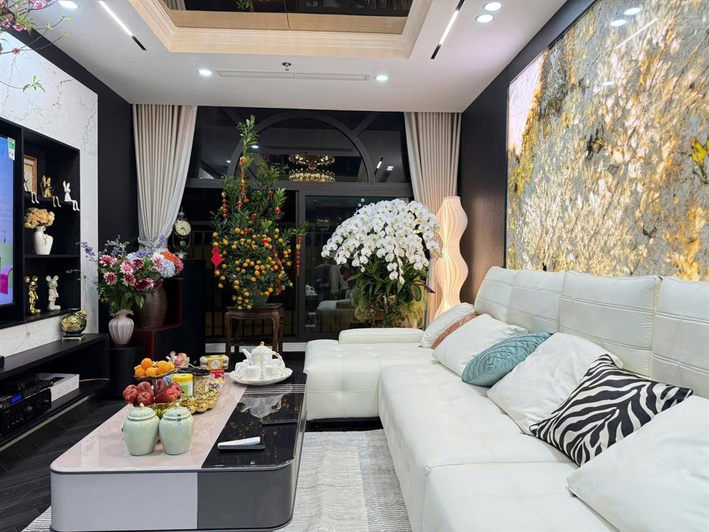 Bán nhà nguyễn phong sắc cầu giấy dt 53/70m x 7t x mt 3,9m giá 33,8 tỷ có thương lượng