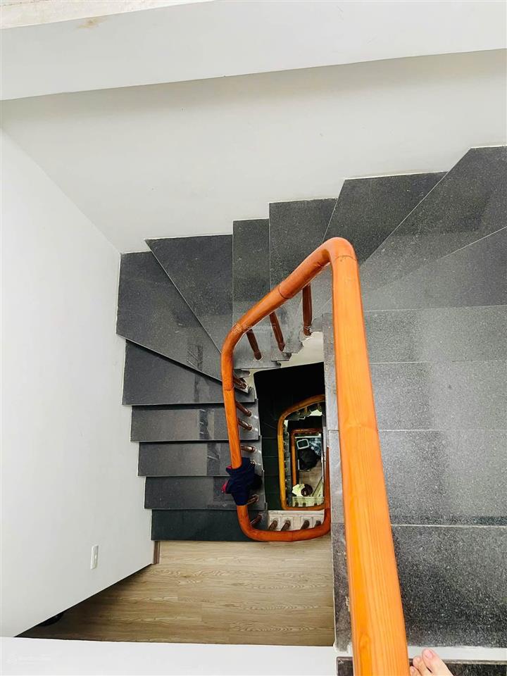Bán nhà giáp nhị hoàng mai dt 45m2 x 5t x mt 3,5m, giá 11,99 tỷ có thương lượng