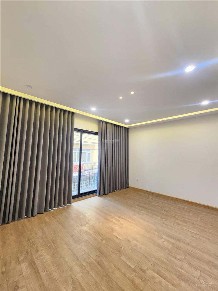 Bán nhà võng thị tây hồ dt 50m2 x 6t x mt 5,3m giá 19,5 tỷ có thương lượng