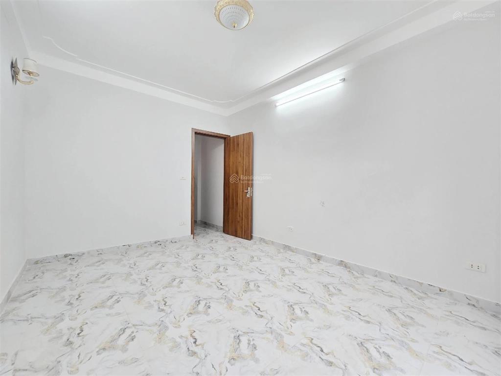 Bán nhà quang lãm hà đông dt 30m x 4t x mt 3,4m chỉ nhỉnh 2 tỷ có thương lượng