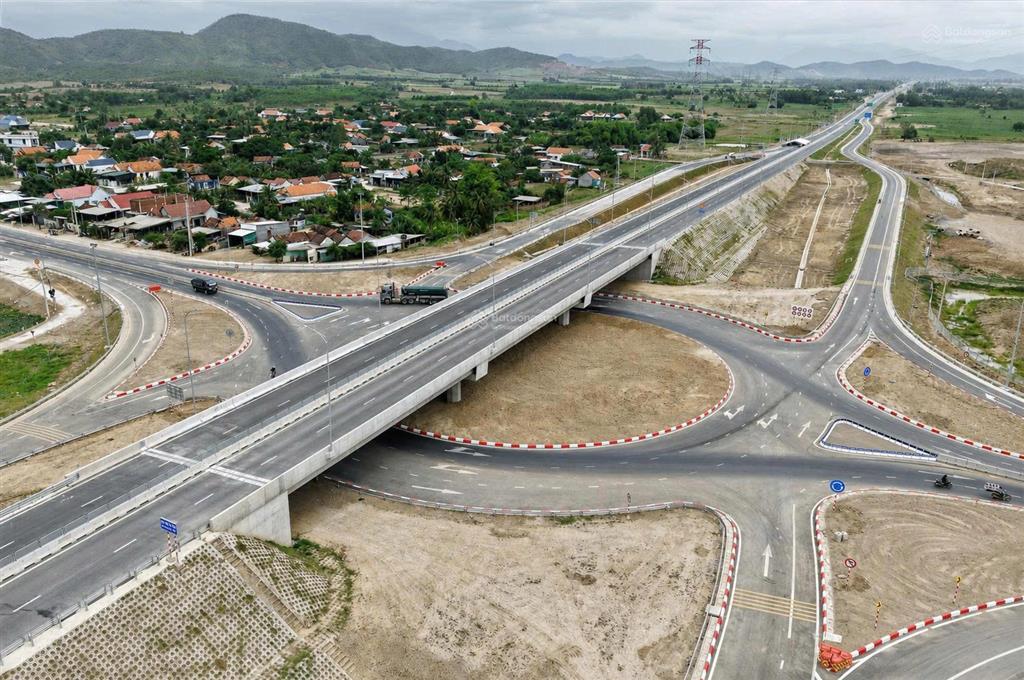 Đất 15m ngang, mặt tiền quốc lộ 26, cách nút giao cao tốc 500m