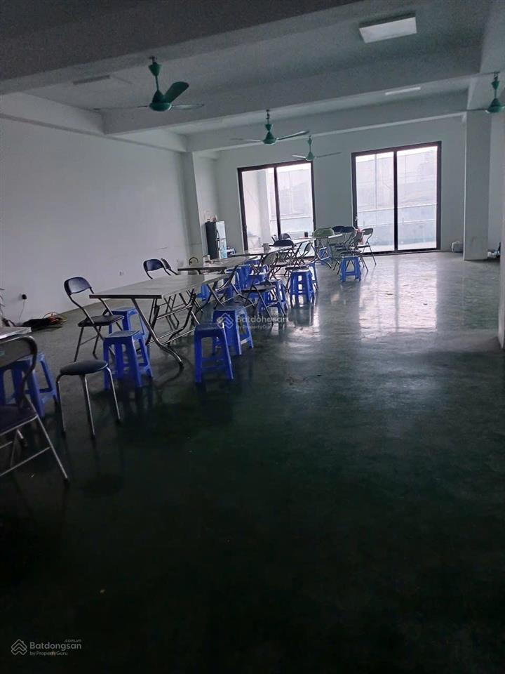 Bán nhà xưởng làng nghề triều khúc tổng dt 1300m vuông thông sàn mỗi tầng 250m xây 5tầng thang máy.