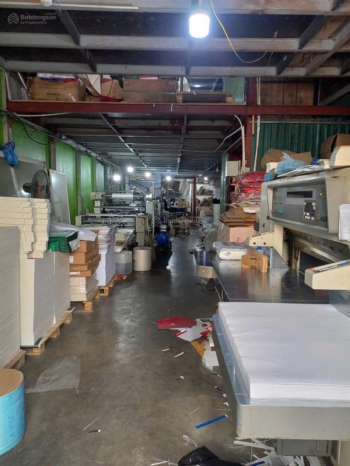 Bán nhà xưởng làng nghề triều khúc tổng dt 1300m vuông thông sàn mỗi tầng 250m xây 5tầng thang máy.