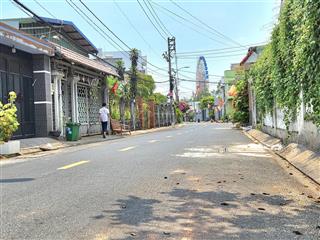 Hạ 200tr  bán gấp lô đất mặt tiền  ngay cạnh suối tiên, quận 9