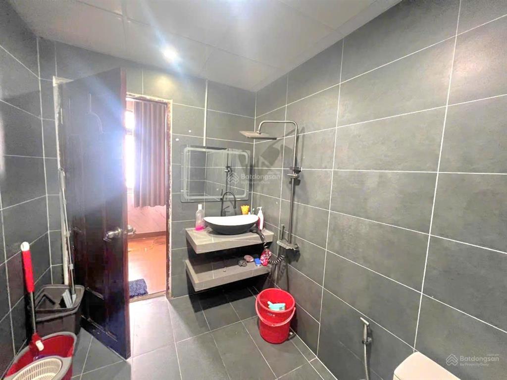 Nhà 4 tầng hoàn công chuẩn  mặt tiền đắc địa  chợ linh trung. chỉ 12.5 tỷ