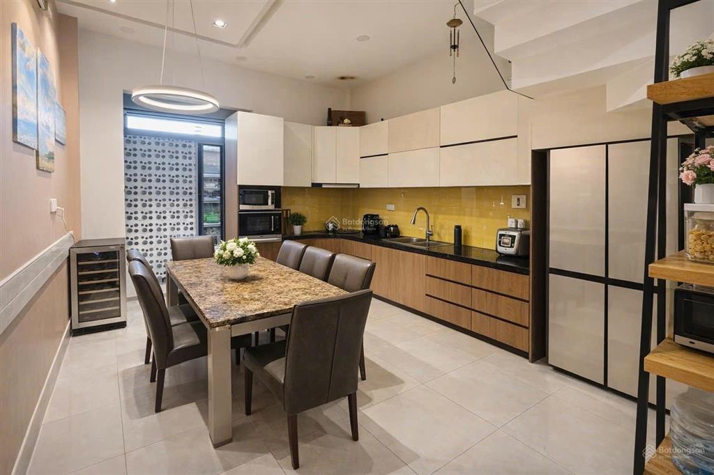 Nhà đẹp 4 tầng  hẻm xe tải  chỉ 50m ra phạm văn đồng  chỉ 8.5 tỷ