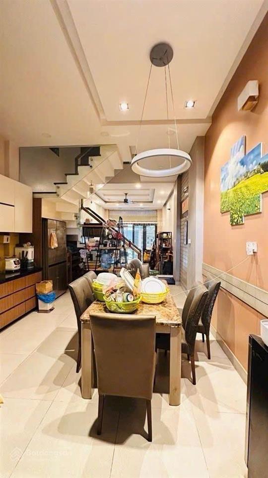 Nhà đẹp 4 tầng  hẻm xe tải  chỉ 50m ra phạm văn đồng  chỉ 8.5 tỷ