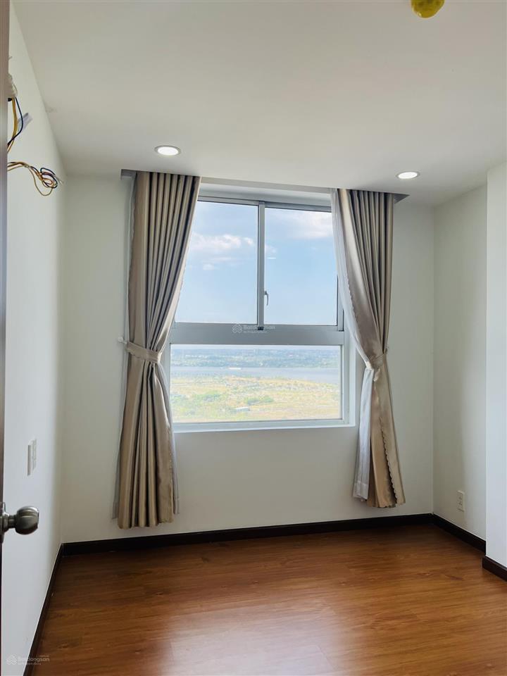 Cần bán căn hộ samsora riverside ,56m2 2pn,2wc, giá bán 1ty850 bao thuế phí, sổ hồng có sẵn