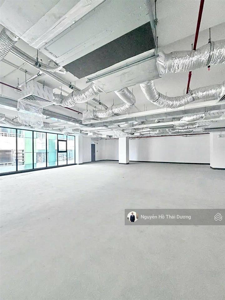 Top 1 thị trường! sàn 376m2 mới tinh 100%  ốp full kính cực đẳng cấp  sàn không cột. giá siêu đẹp