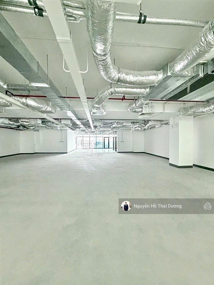Top 1 thị trường! sàn 376m2 mới tinh 100%  ốp full kính cực đẳng cấp  sàn không cột. giá siêu đẹp