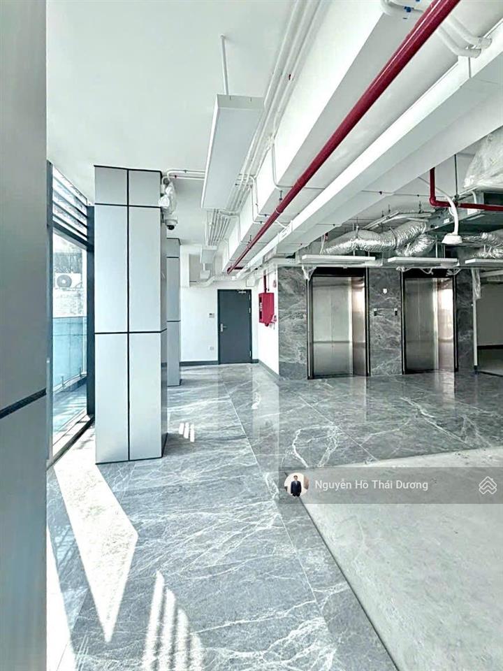 Top 1 thị trường! sàn 376m2 mới tinh 100%  ốp full kính cực đẳng cấp  sàn không cột. giá siêu đẹp