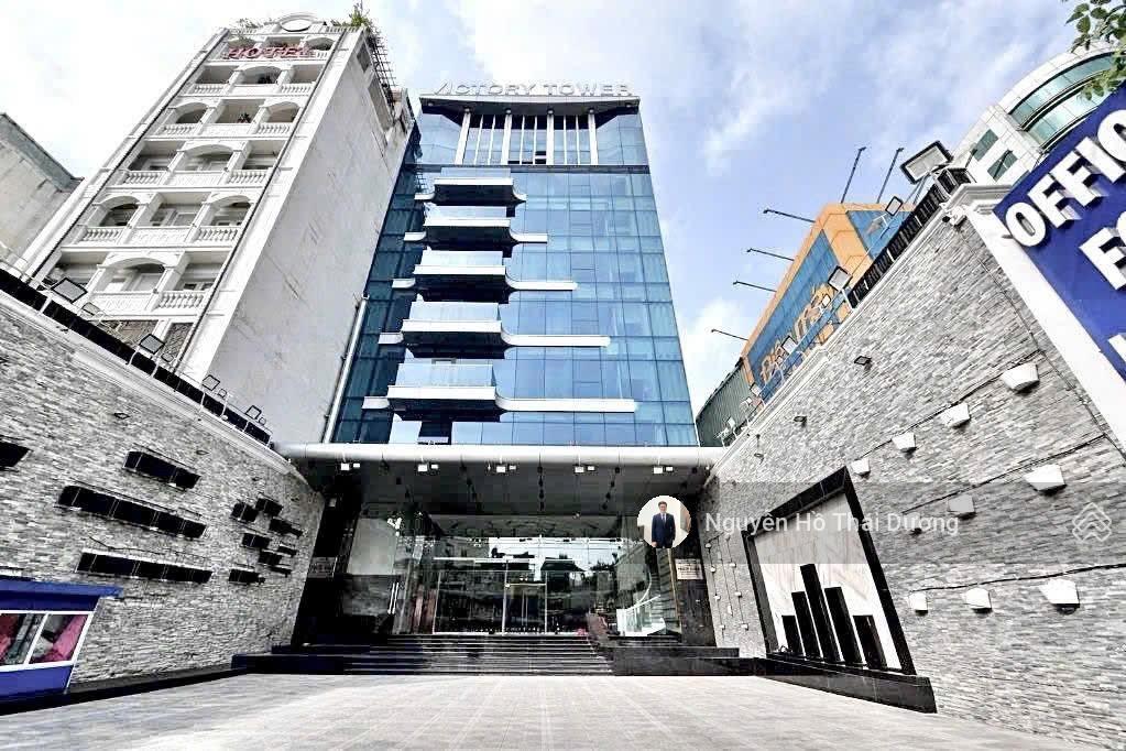 Top 1 thị trường! sàn 376m2 mới tinh 100%  ốp full kính cực đẳng cấp  sàn không cột. giá siêu đẹp