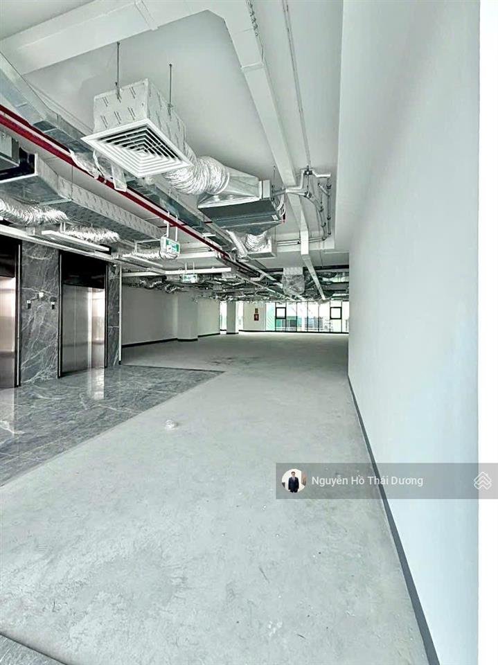Top 1 thị trường! sàn 376m2 mới tinh 100%  ốp full kính cực đẳng cấp  sàn không cột. giá siêu đẹp